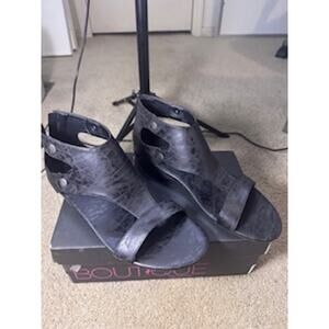 Boutique by Corky's Ohana Sz 10